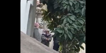Esenyurt'ta Gecekondu Bahçesindeki Uyuşturucu Alışverişi Kamerada