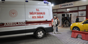 İzmir Konak sahilinde laf atma tartışmasında bir kişinin kulağı ısırılarak koparıldı