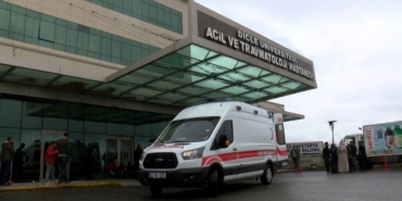 Diyarbakır Sur'da Silahlı Çatışma: Bacaklarından Vurulan Kişi Ağır Yaralandı