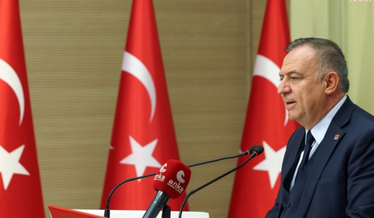Gökan Zeybek İki İlçe Belediyesine Yönelik Operasyonları Eleştirdi
