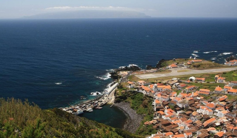 Corvo Adası Göç Eden Yavru Kuşları Korumak İçin Beş Gece Işıkları Kapattı